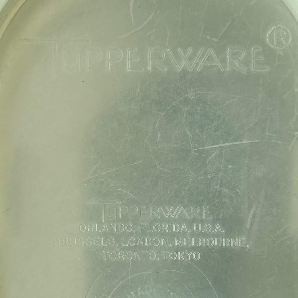 Vintage Tupperware Drink Container Pitcher - Picture 4 of 11